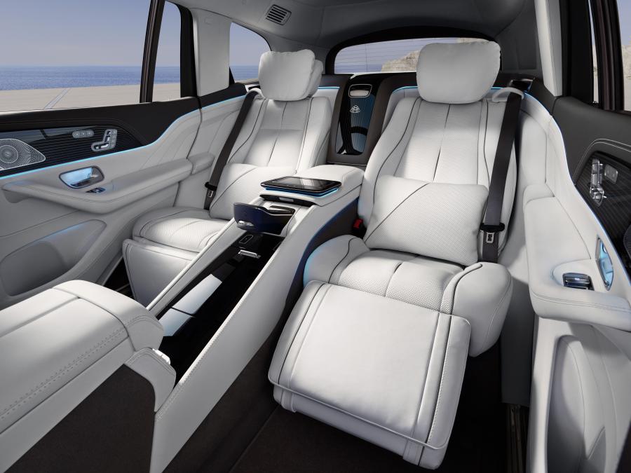 Интерьер Mercedes-Maybach GLS600 4Matic (X167) 2020 года  (WW) (фото 61 из 66)